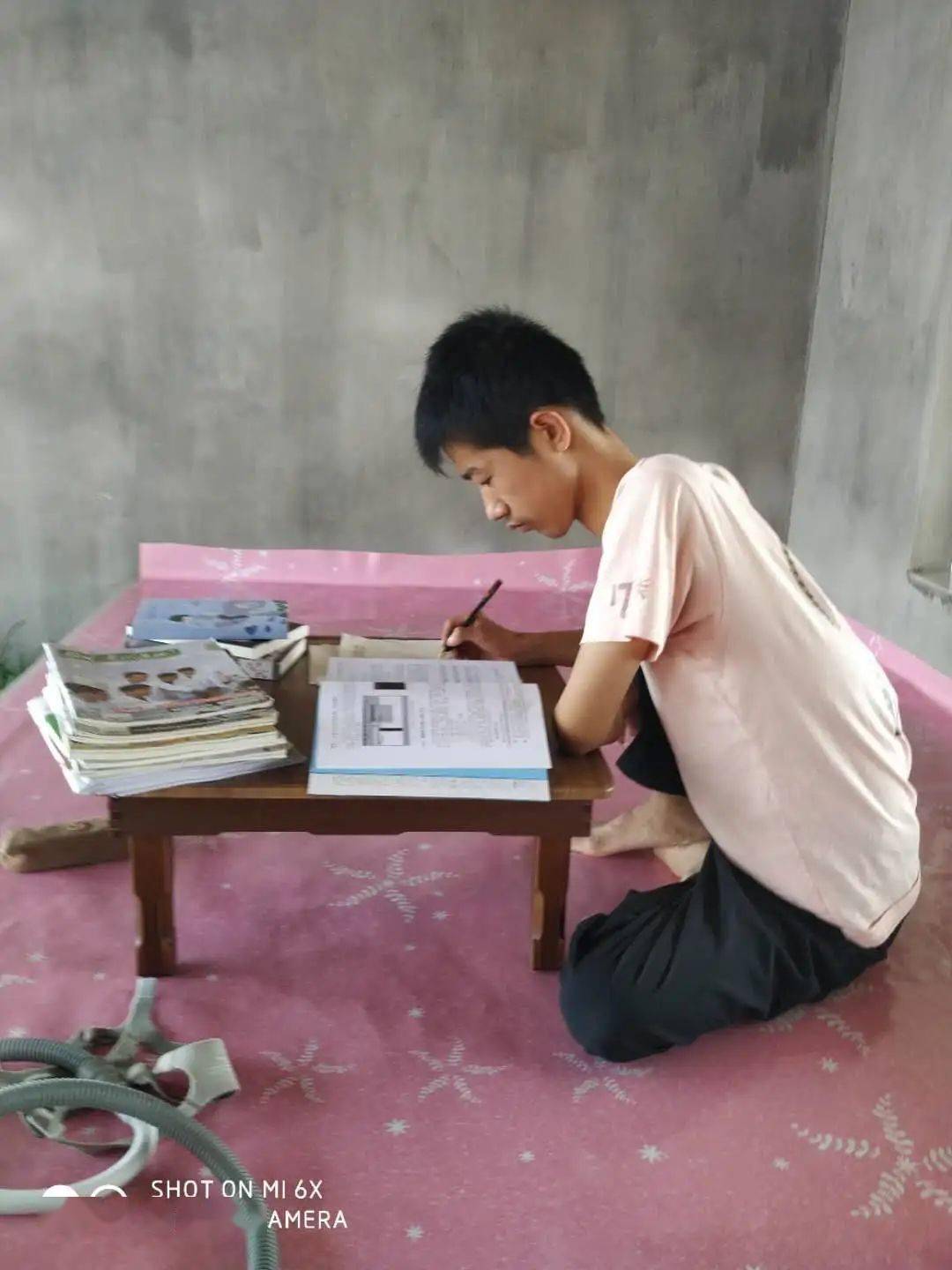 庞贝|沈阳662分庞贝病考生：每天趴床上看书，回村后免费辅导学生