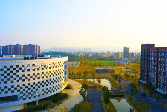 管理|专科哪些学校专业更“吃香”？九个理由推荐