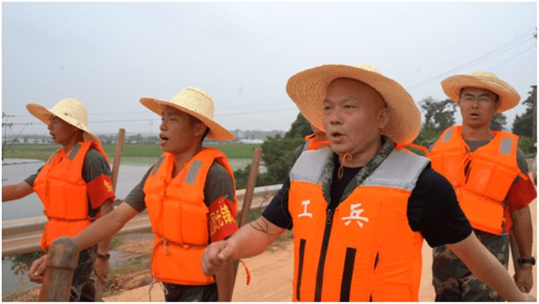 杨丽辉|“夫妻档”“父子兵”“亲兄弟”……这样演绎着抗洪大堤上的感动