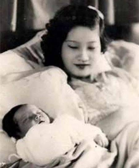 南芳|她为王室连生5子,死后却曝尸荒野!惊艳世界的末代皇后,是如何把自己作死的？