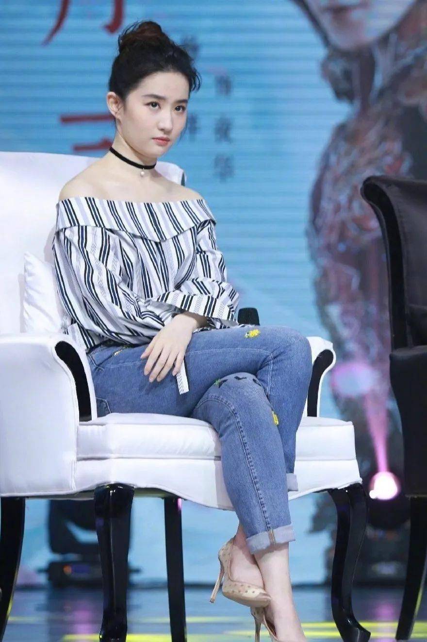 垫肩|四千年一见美女鞠婧祎的“小心机”，也太会了吧！！！