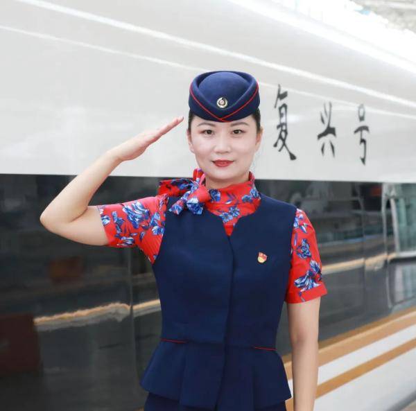 通信员|又美又飒！看“兵姐姐”变装