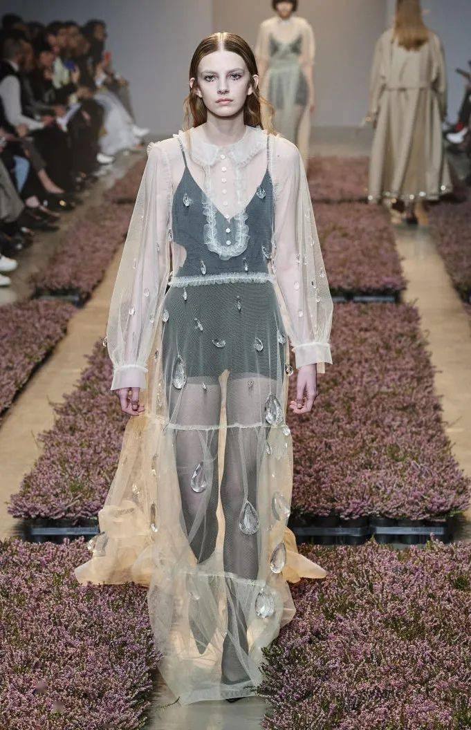 女装|2021春夏流行趋势，8大女装细节，你不可不知！