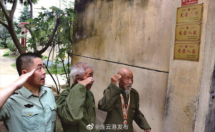 祖孙|祖孙三代的“特别军礼”