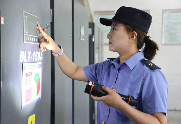 通信员|又美又飒！看“兵姐姐”变装