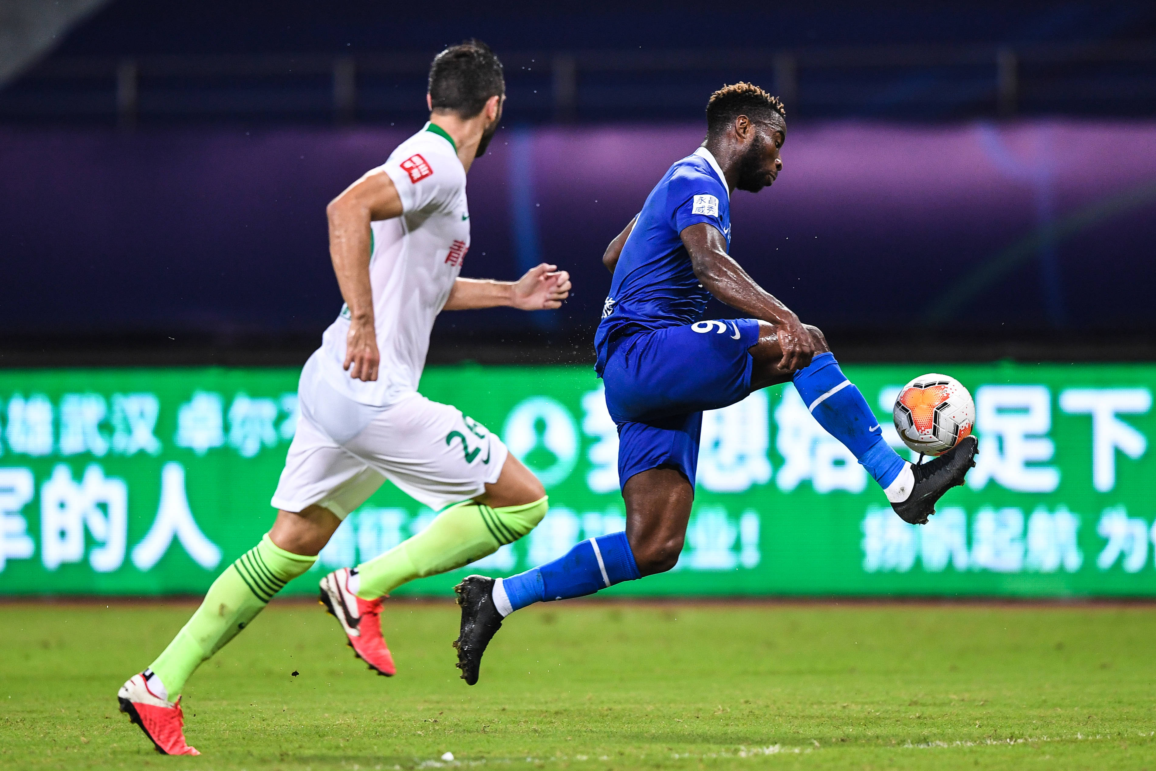 黄海|足球——中超：石家庄永昌战平青岛黄海青港