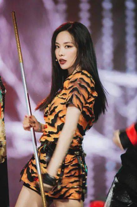 舞台|【乘风破浪】郑希怡粤语rap超正，但佢居然係带伤上阵？王霏霏终于第一！