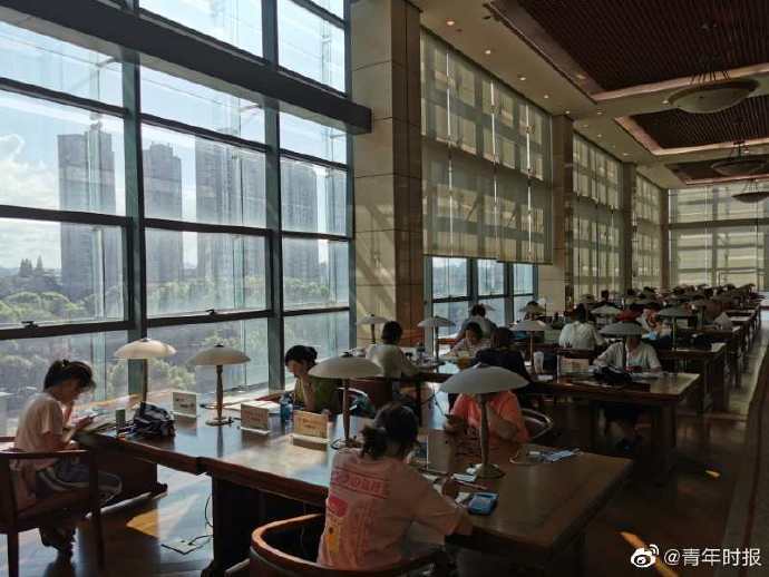 杭图|暑假想去图书馆看书怕没座？别急，明天起杭图为你延时又“加座”