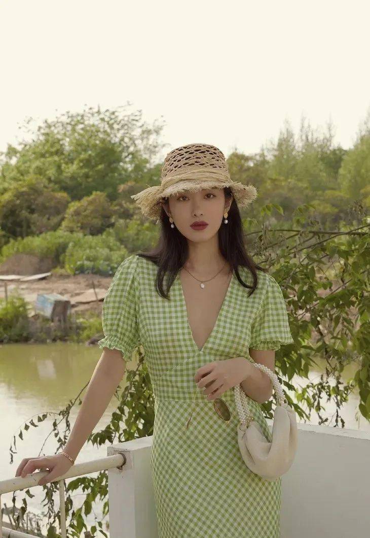 水果|2020夏天最流行的“果汁系穿搭”，复古优雅，太上头了！！