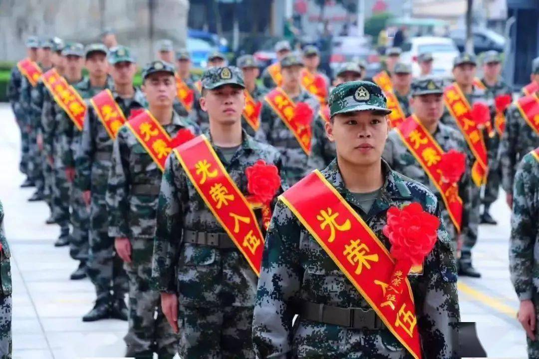 旌旗所指,所向披靡:"八一",向军人致敬!