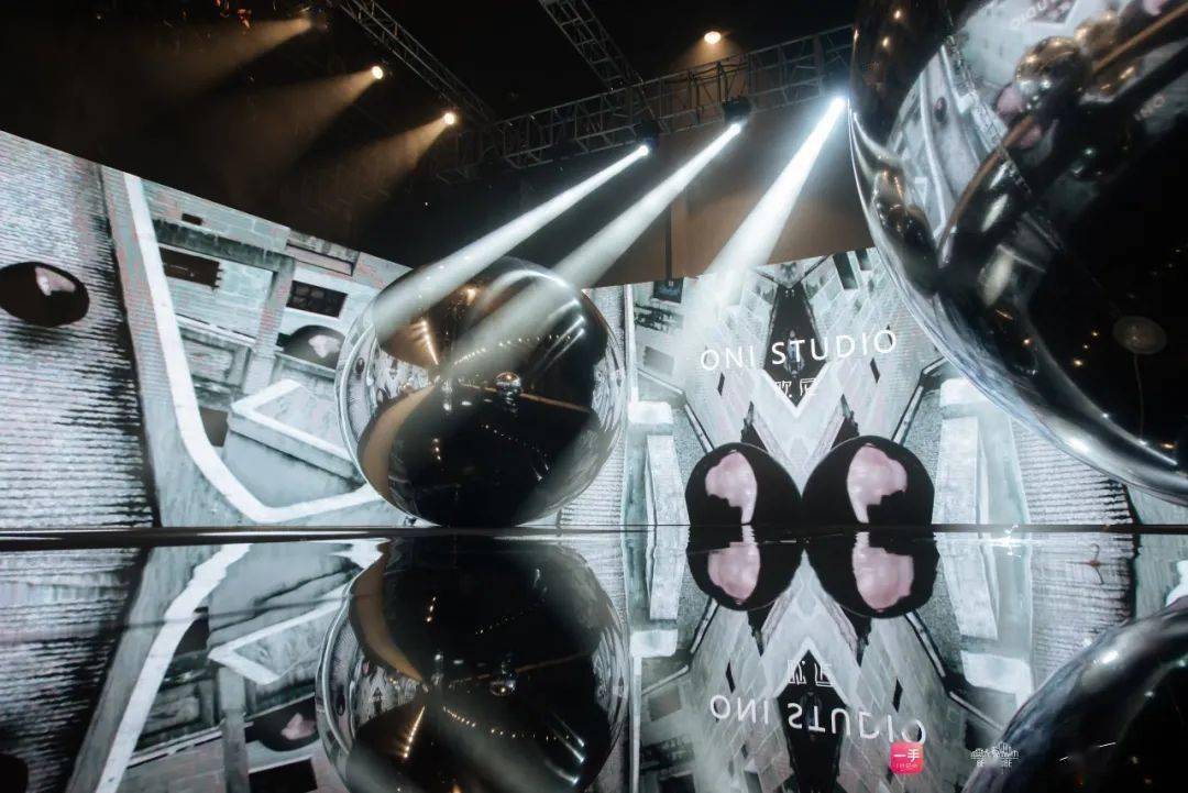 向在|ONI STUDIO 品牌专场秀 | 一手 · SUN IN SKY国际时尚周（暨SUN IN SKY第七届发布周）