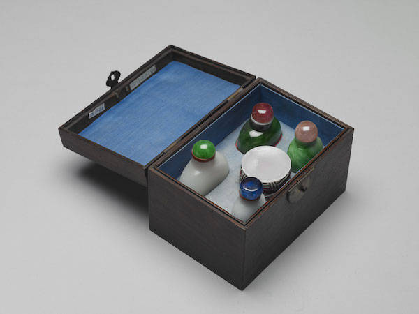 鼻烟壶|台北故宫新展“士拿乎”：方寸间的鼻烟壶与清宫微型艺术