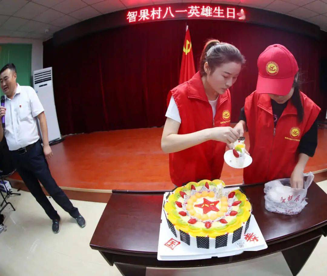 "当兵那会儿生活条件并不好,但练就了我们肯吃苦的决心.