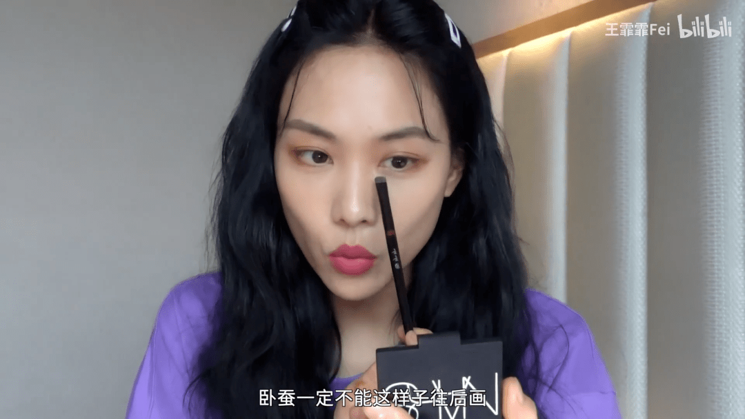 牛仔裤|打败万茜、宁静的王霏霏竟然是个ZARA女孩，想get她的49元同款T！