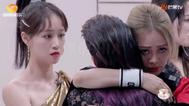 争议|观众缘 | 外貌讨喜，性格劝退？「努力有野心」的蓝盈莹，为什么还是备受争议？