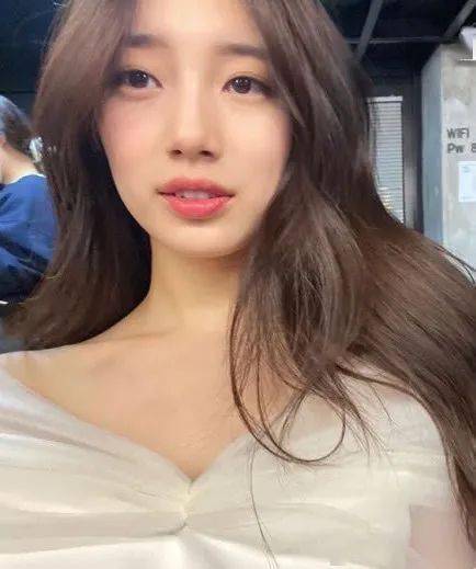 眼影|新趋势的“好感妆”怎么画？Jennie：我来教你！