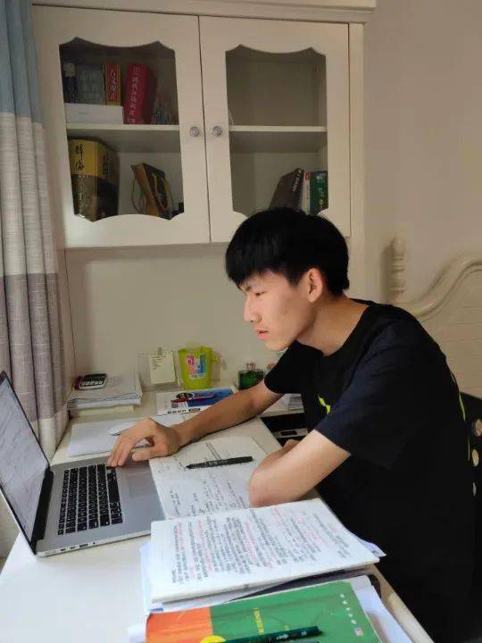 化学|这个大男孩诠释了为什么学霸就是学霸!保送清华、化学奥赛世界第四