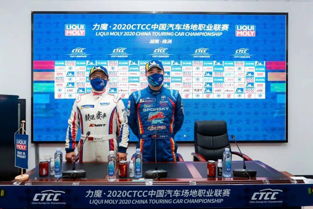 为东莞pctracing车队的胡家信,第二位是广州路航赛车运动车队的陈少杭