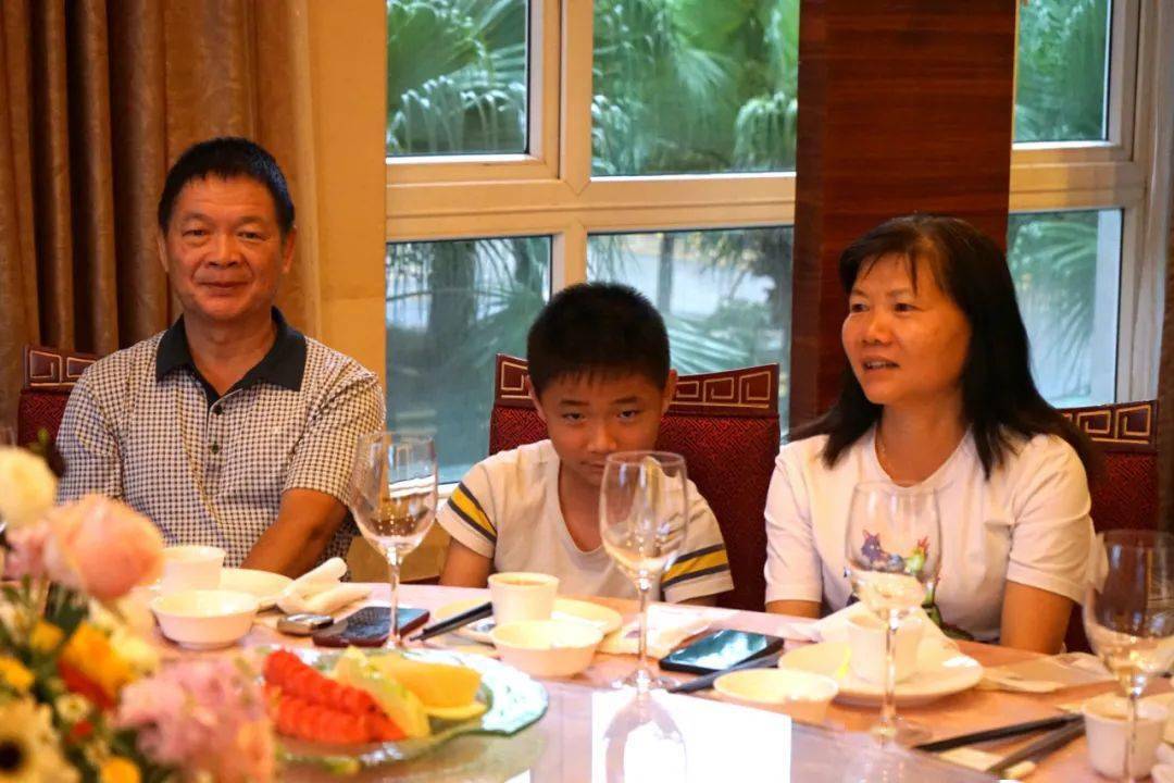 老师的一家 99f4b346d4cf4e758d3e63448a52fdc2.jpeg