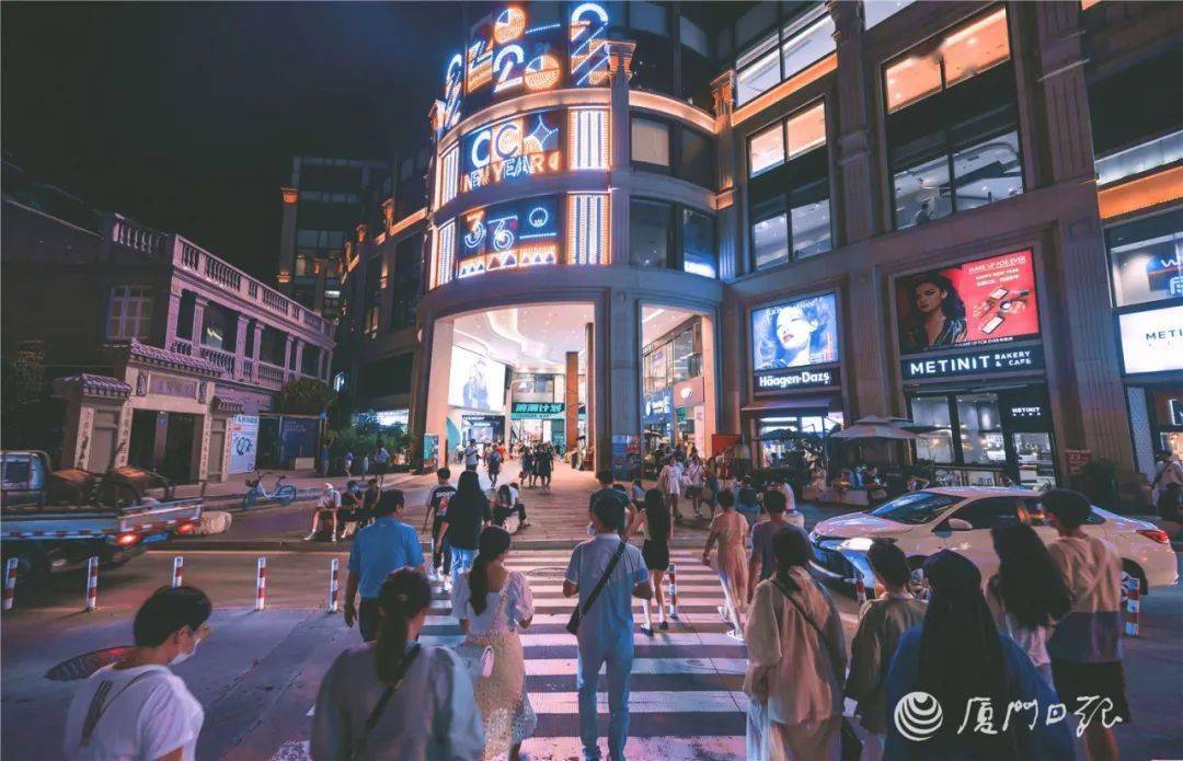 城镇人GDP增速_中国gdp增速曲线图(3)