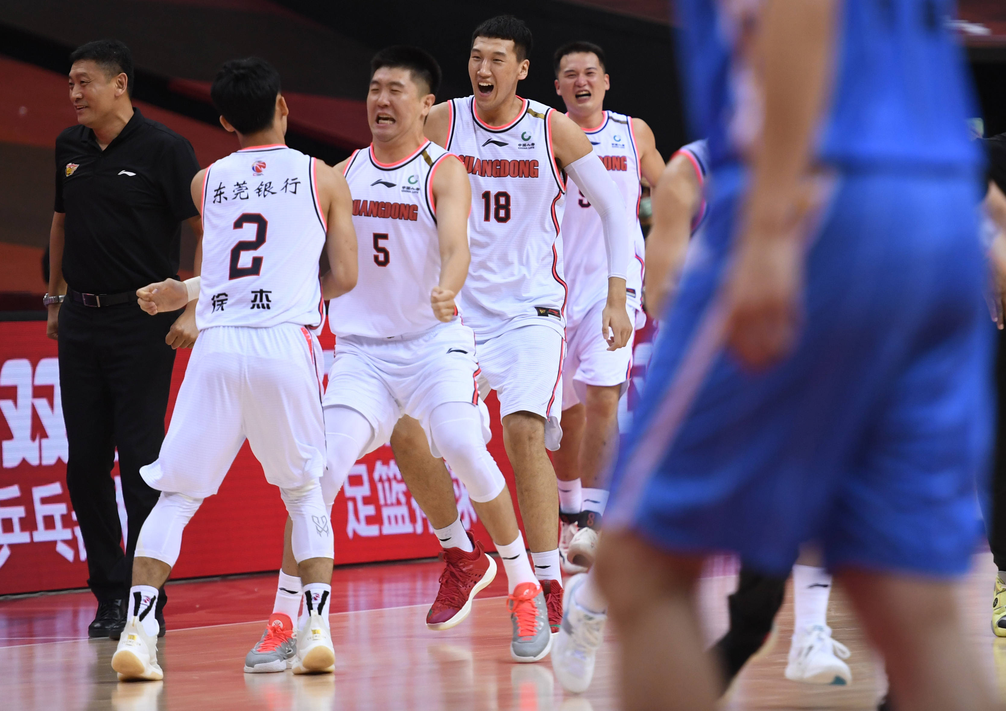 篮球——cba联赛半决赛:广东东莞银行队胜北京首钢队
