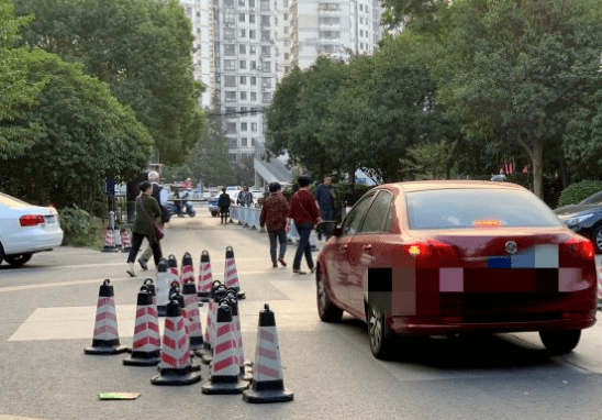 人均开车_开车图片真实(3)