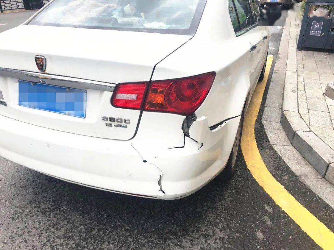 熊孩子|惊险！平阳一2岁小孩“开车”出事，妈妈却在…