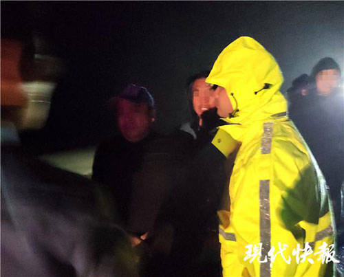 南通市|台风中16名渔民遇险，救人！