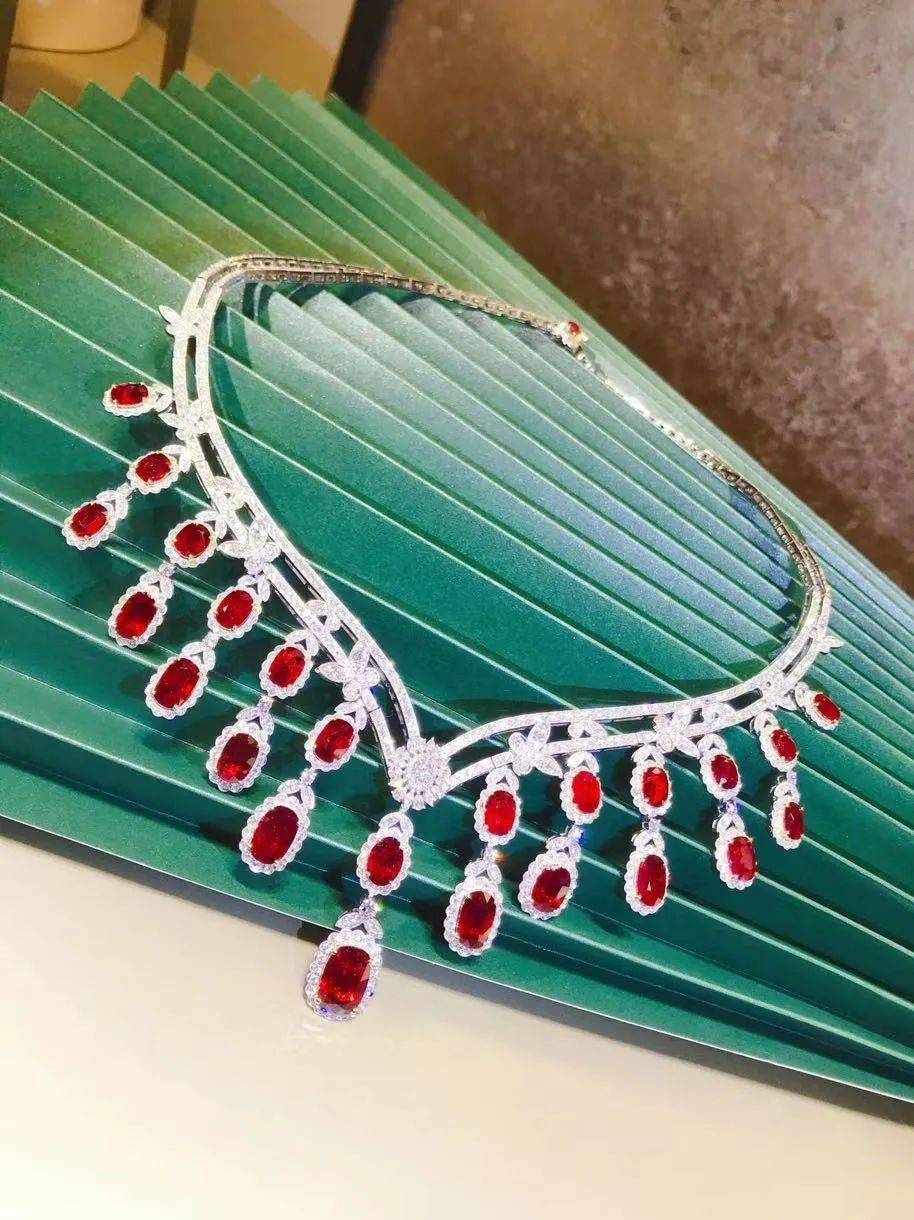 子和|布达拉宫用了多少吨金子和珠宝用来装饰呢？说出来你都不敢相信