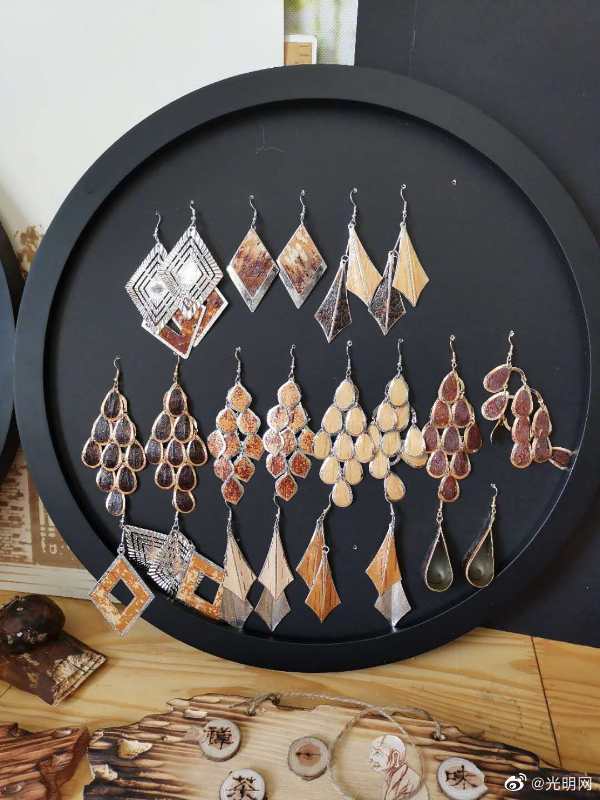 兴安盟|阿尔山白狼镇：树皮画画出脱贫新希望