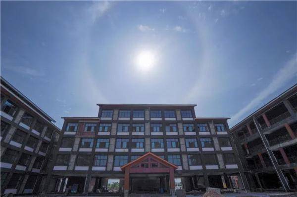 遂宁|太阳戴了“美曈”？今天，遂宁上空出现“日光晕”奇观！