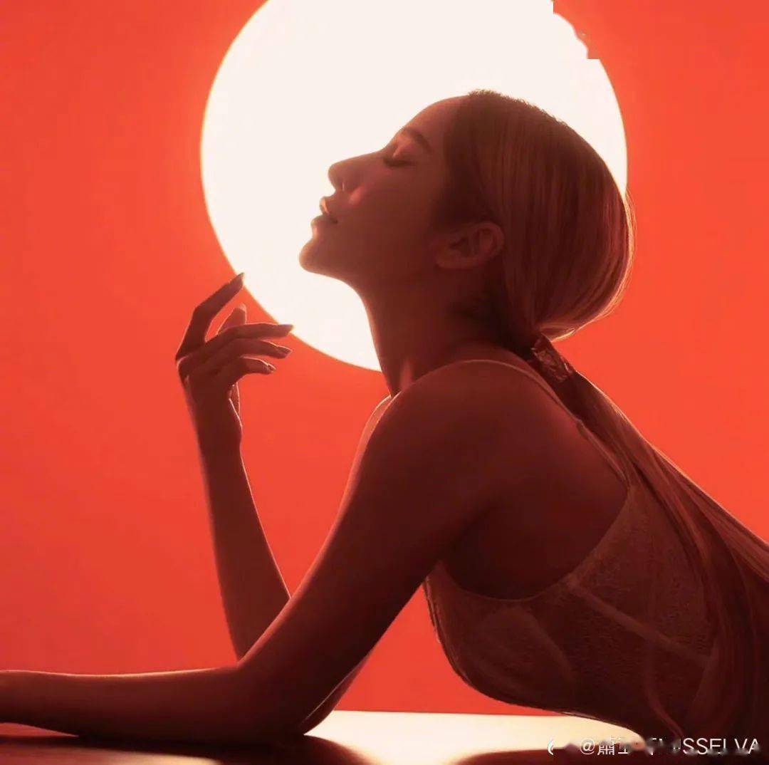 男友|睡了17个小鲜肉后,萧亚轩把新男友累到吐血:她太性感,我没有办法!