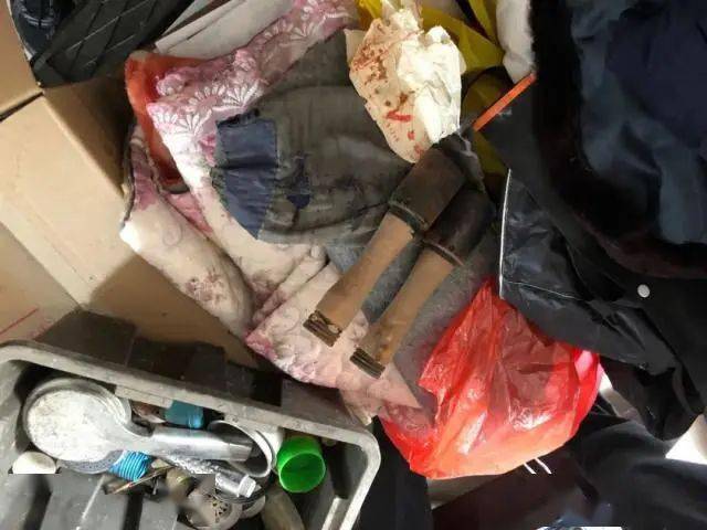 父亲|吓破胆！男子整理父亲遗物竟翻出两枚手榴弹