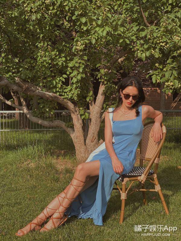 灵光|杨采钰放弃土味脱胎换骨,复古穿搭性感俏皮,迪士尼在逃公主吧?