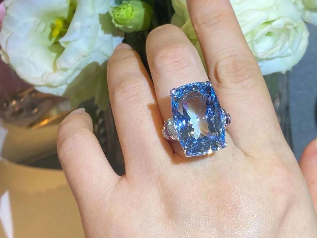 子和|布达拉宫用了多少吨金子和珠宝用来装饰呢？说出来你都不敢相信