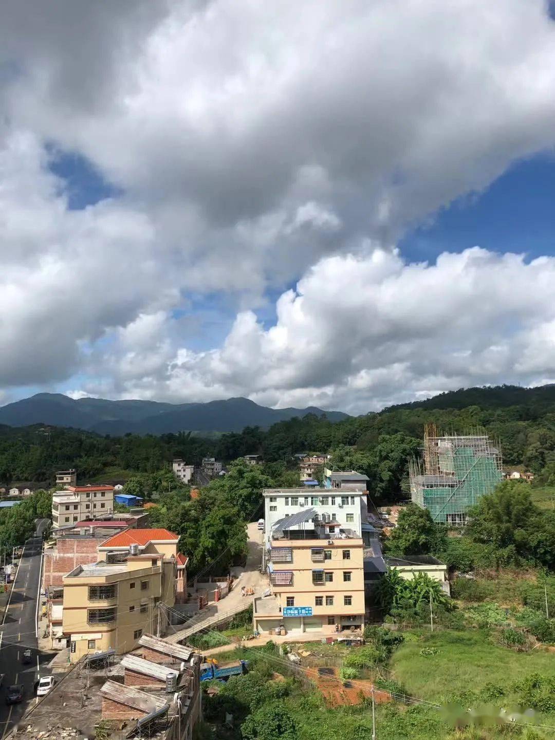 柏油路|你觉得洲瑞铺了这条柏油路之后，家乡是不是更美了？