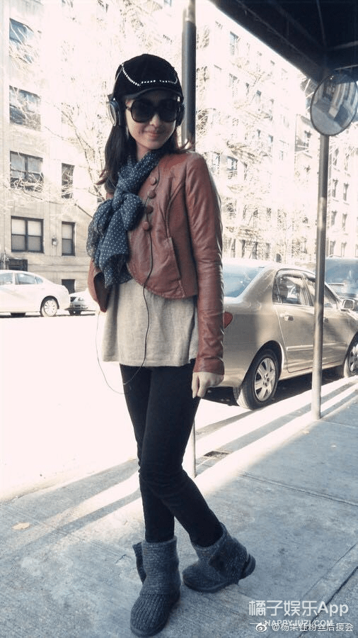 灵光|杨采钰放弃土味脱胎换骨,复古穿搭性感俏皮,迪士尼在逃公主吧?