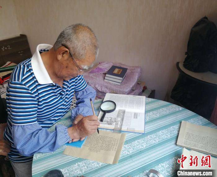 毛边纸|山西古稀老人手抄四大名著 5年抄写120余万字