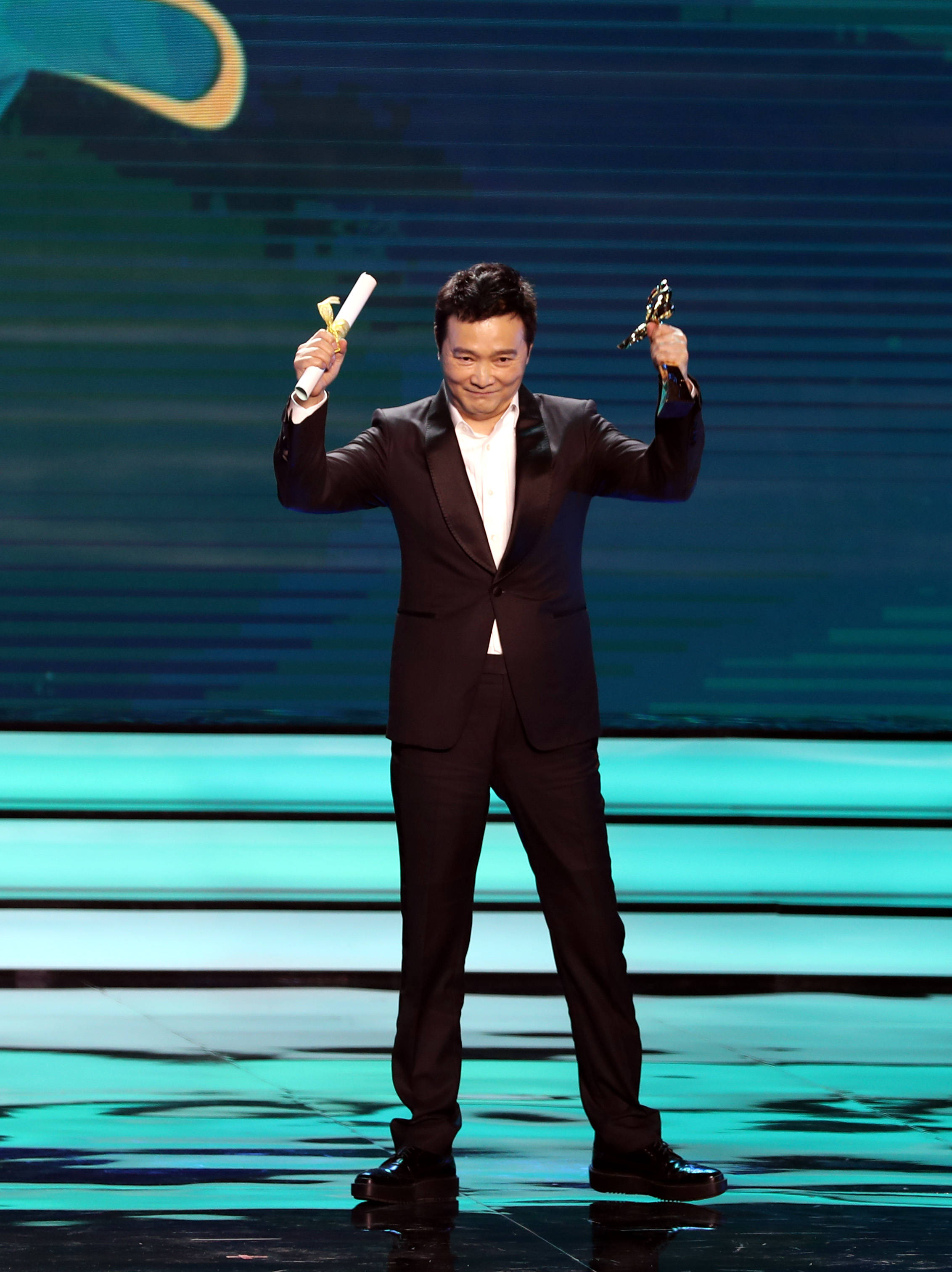 白玉兰|第26届上海电视节闭幕 《破冰行动》获白玉兰最佳中国电视剧奖