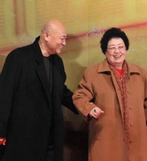 陈丽华迟重瑞生活照 f6d3b9c5023041d8984db34030fd6611.jpeg