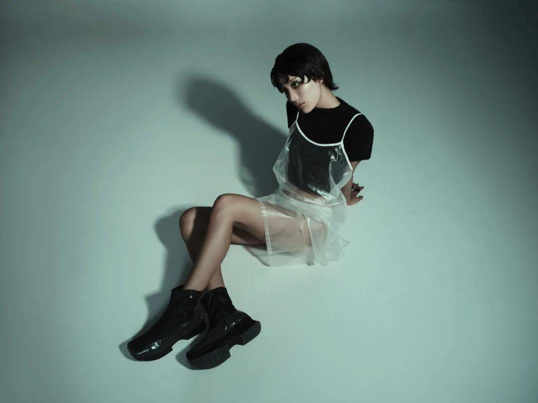 uth|你妆啥 | 我们瞒着王菲拍了她