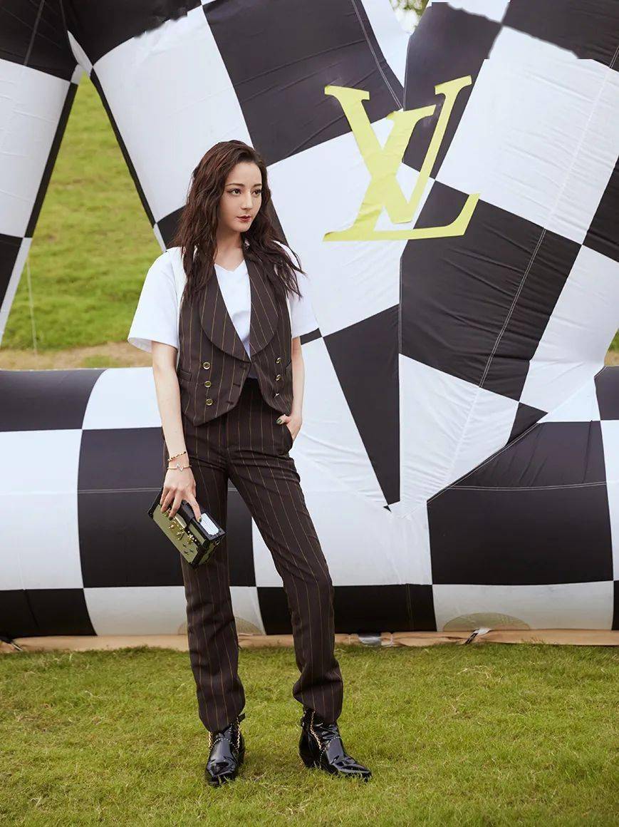 Louis|被Louis Vuitton秀上的吴亦凡感动了,周冬雨改行当店员了?【每周时报】