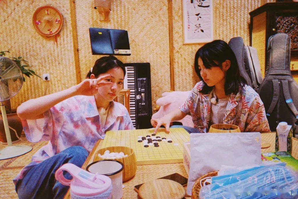 肌肤|欧阳娜娜和张子枫的少女护肤法，原来是我们向往的护肤植物学~