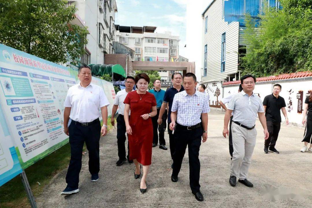 龙岩初级中学银雁校区龙岩市实验小学银雁校区举行揭牌仪式