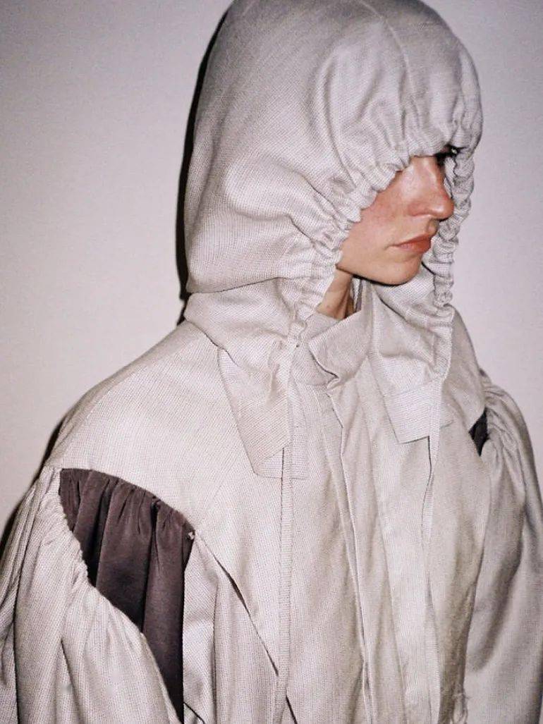 时装|想做不撞衫大赛的冠军，你还缺一件格鲁吉亚的时装