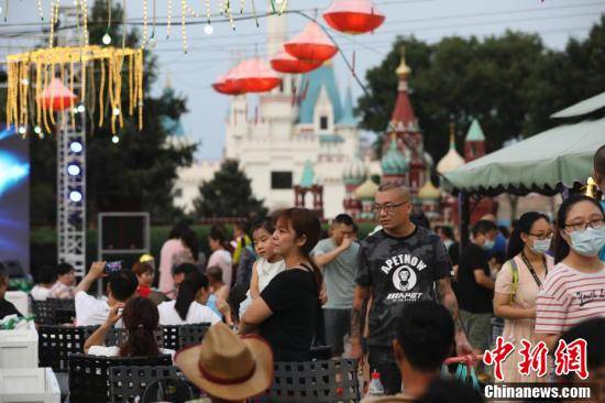 赵隽|北京：世界公园开启消夏风情美食夜