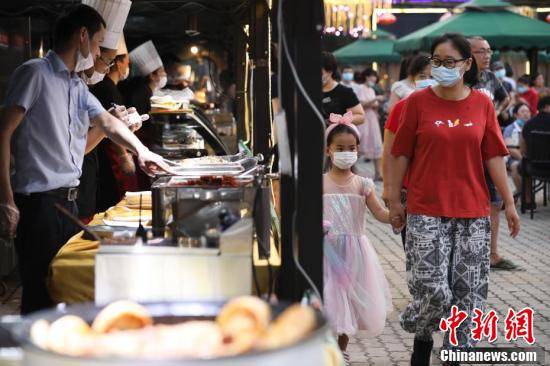 赵隽|北京：世界公园开启消夏风情美食夜