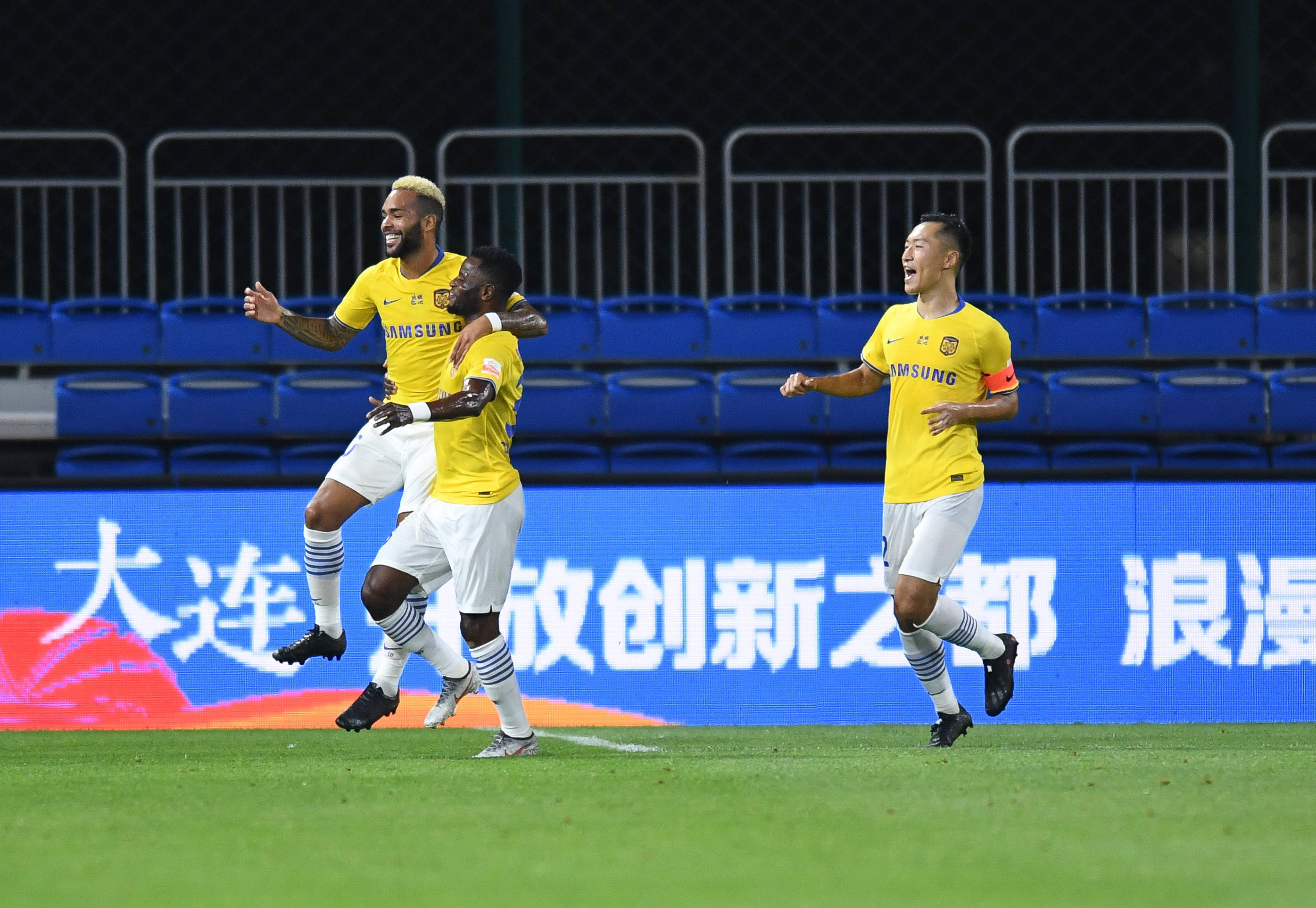 比赛|足球——中超：广州富力对阵江苏苏宁易购