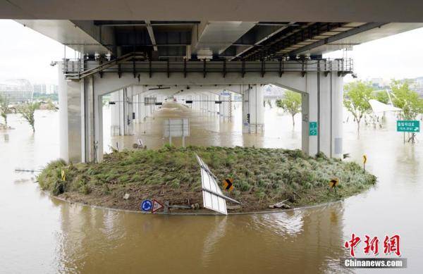 水位|暴雨致首尔汉江水位猛增 附近公园、道路被淹