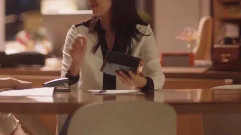 真丝|《三十而已》的顾佳，穿搭绝了！